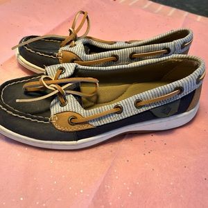 NEW SPERRY boat shoe - size 5